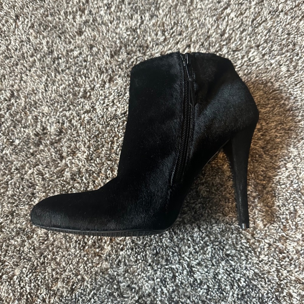 Stuart Weitzman Ankle Boots size 9 M Black Cowhide Hair Calf Stiletto Heel Spain